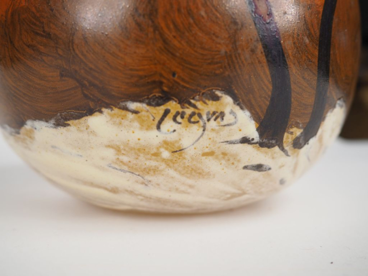 LEGRAS.  Vase boule en verre peint, à décor de paysage de neige, col p