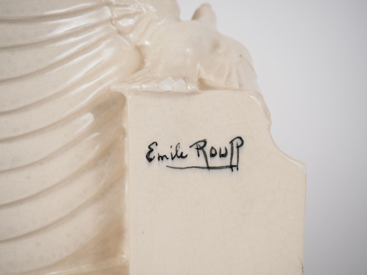 Emile ROUP. "Jeune fille à la colombe et au chien". Sculpture en céram