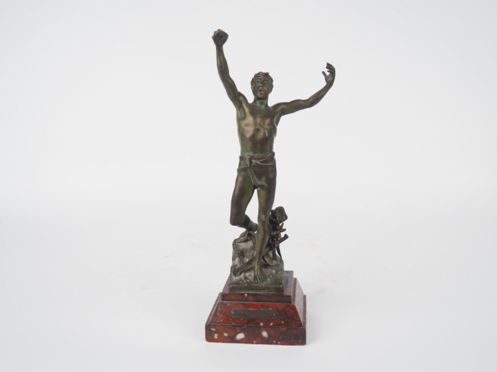 G. BAREAU.  "Vox pacis" Sujet en régule à patine verte sur un socle à 