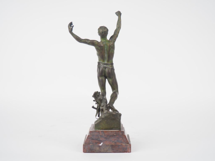 G. BAREAU.  "Vox pacis" Sujet en régule à patine verte sur un socle à 