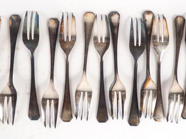 CHRISTOFLE. Partie de ménagère en métal argenté modèle Art Déco. Compr