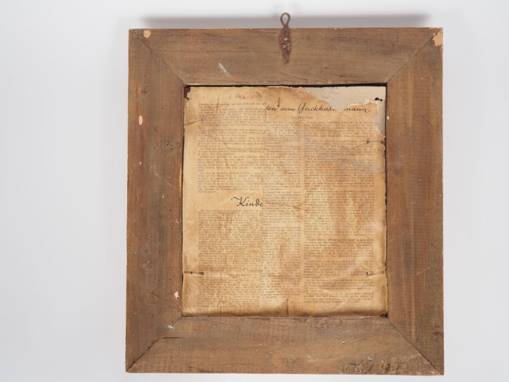 Miroir de toilette en bois mouluré et doré. Dim. 43 x 40 cm.