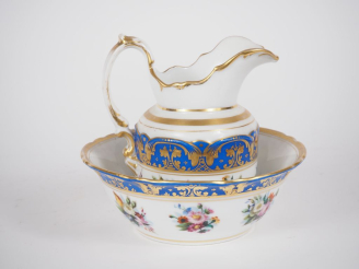 Vente aux enchères Broc et son bassin fin XIXème - début Xxème en porcelaine de Paris à d