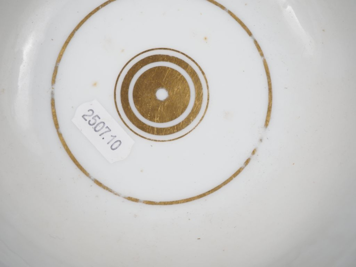 Broc et son bassin fin XIXème - début Xxème en porcelaine de Paris à d