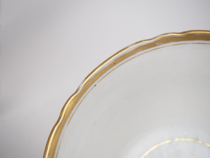 Broc et son bassin fin XIXème - début Xxème en porcelaine de Paris à d