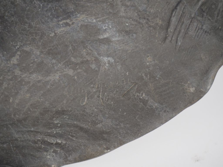 Auguste MOREAU (D'après). Deux différents plats en étain. Signés. Dim.