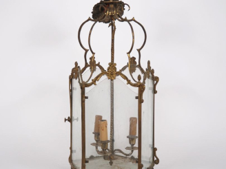 Vente aux enchères Lanterne de vestibule en verre et laiton à décor de fleurettes et de p