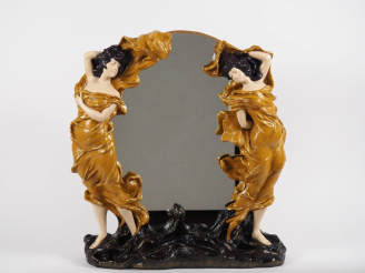 Vente aux enchères Miroir de toilette baroque en composition polychrome à décor de deux f