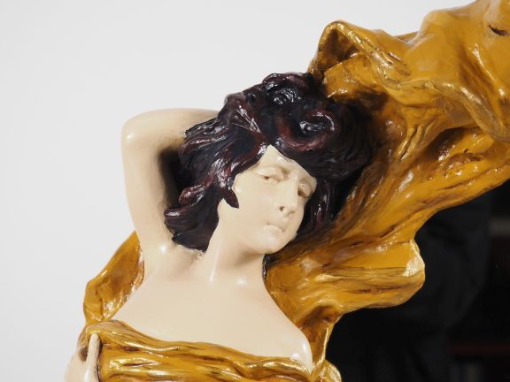 Miroir de toilette baroque en composition polychrome à décor de deux f