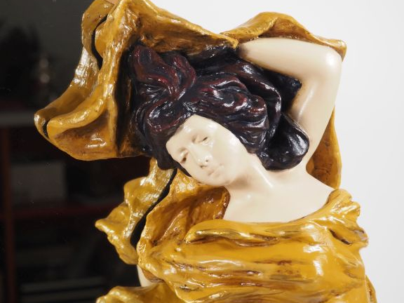 Miroir de toilette baroque en composition polychrome à décor de deux f