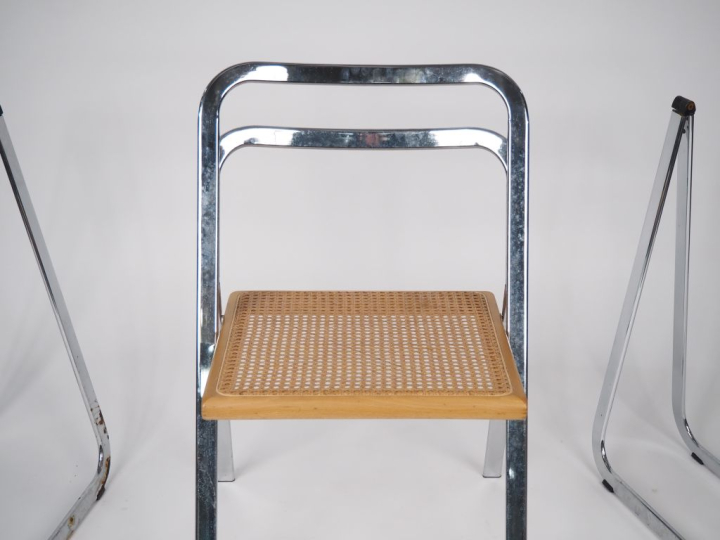 CIDUE. Chaise de bureau en métal chromé, assise cannée deux trépieds d