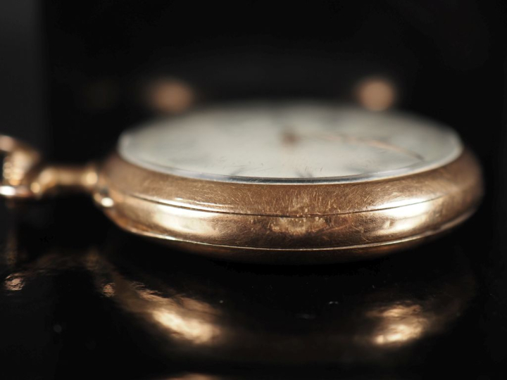 LE ROUSSEAU, à LIÈGE N°601840 Vers 1900 Montre de poche en or jaune 18