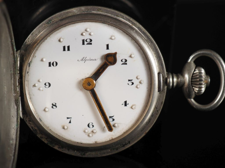 ALPINAI N° 1450648 Vers 1900 Montre de poche aveugle en métal. Boîtier