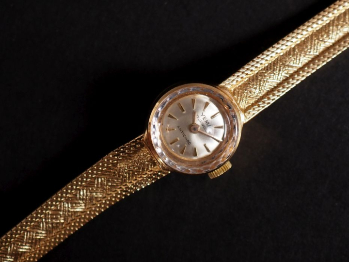 YEMA, Antichoc Montre bracelet de dame, boitier et bracelet en or jaun