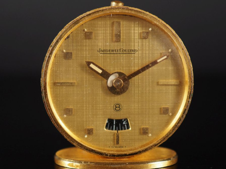 JAEGER LECOULTRE « 8 Jours », ref. 141 Vers 1950 Reveil en métal doré.