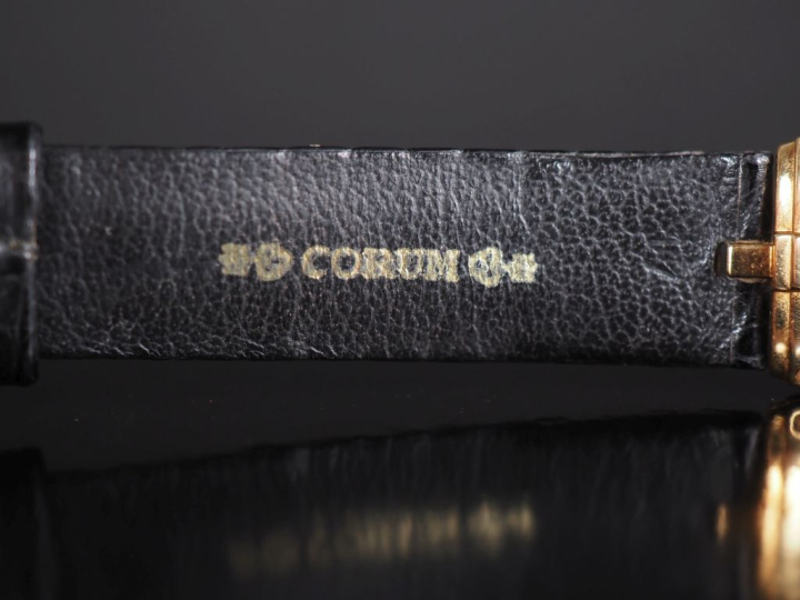 CORUM, Golden Bridge Ref. 1315056. N° 515835. Vers 1980. Montre-bracel