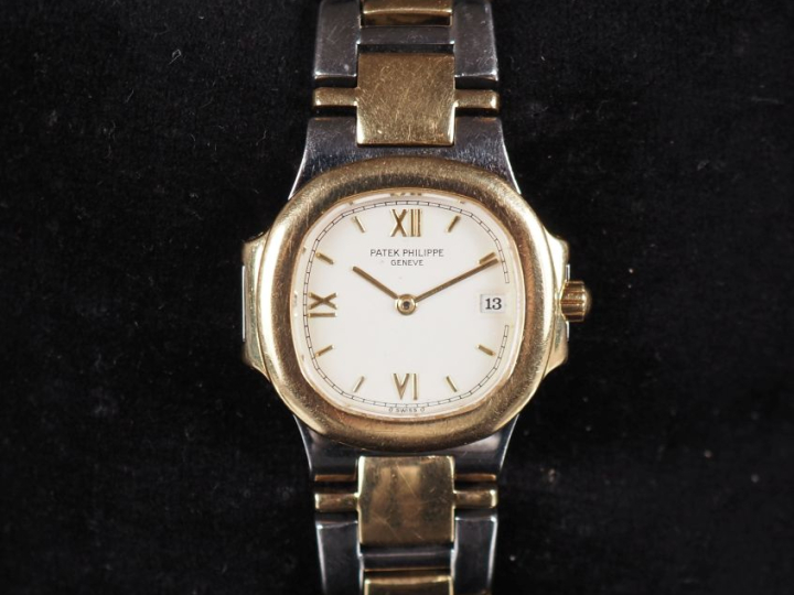PATEK PHILIPPE, Nautilus « Sigma dial »   Montre-bracelet de dame en a
