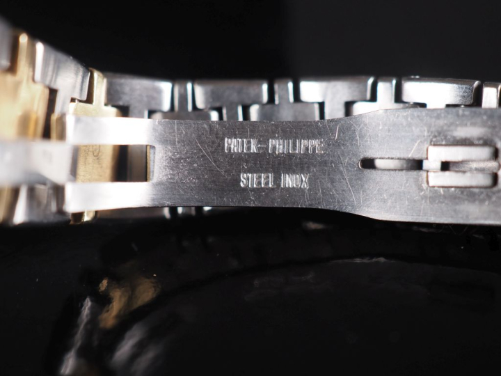 PATEK PHILIPPE, Nautilus « Sigma dial »   Montre-bracelet de dame en a