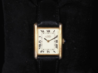 Vente aux enchères CARTIER, Must Montre bracelet en argent 925 plaqué or.  Boitier rectan