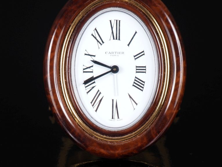CARTIER, Paris Pendulette baignoire ou réveil de table en métal doré e