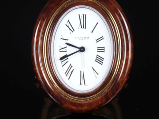 Vente aux enchères CARTIER, Paris Pendulette baignoire ou réveil de table en métal doré e