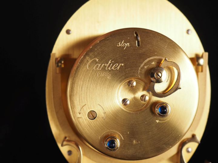 CARTIER, Paris Pendulette baignoire ou réveil de table en métal doré e