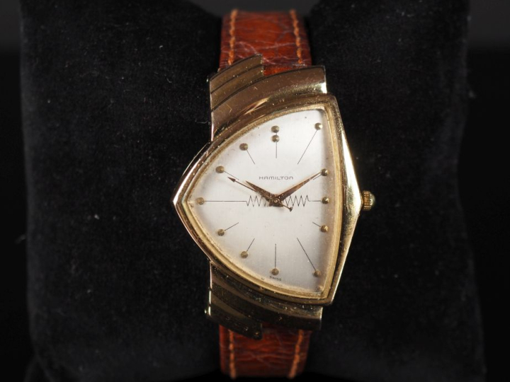 HAMILTON, Ventura Vers 1960 Montre-bracelet en métal plaqué or et acie