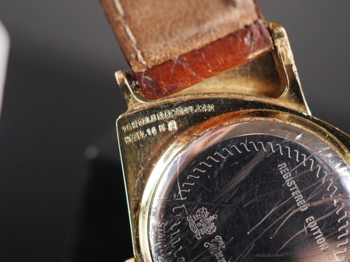 HAMILTON, Ventura Vers 1960 Montre-bracelet en métal plaqué or et acie