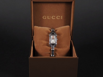 Vente aux enchères GUCCI Ref. 6800L N° 10733003 Vers 2010 Montre-bracelet de dame en acie