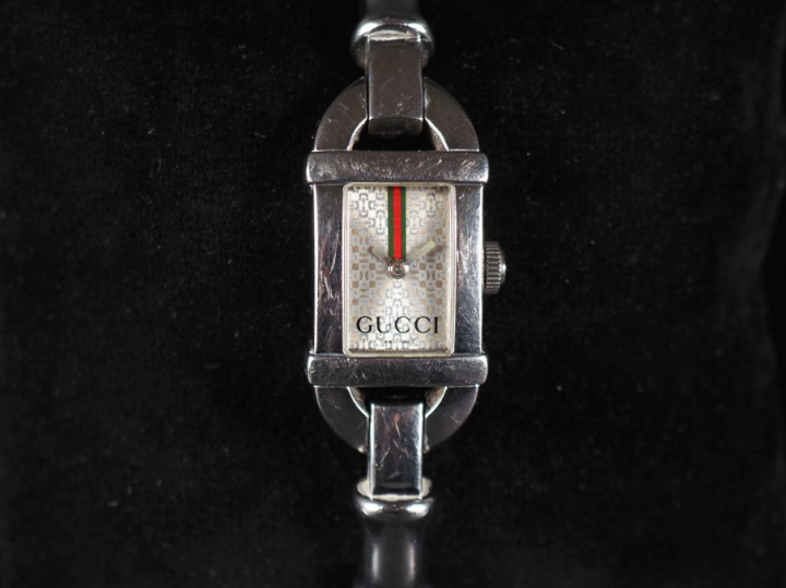 GUCCI, Bamboo Ref. 6800L Montre bracelet de dame en acier. Cadran rect