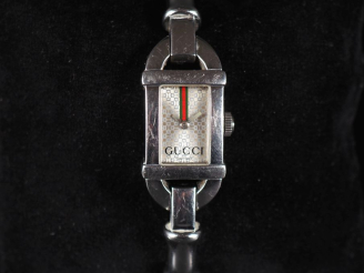 Vente aux enchères GUCCI, Bamboo Ref. 6800L Montre bracelet de dame en acier. Cadran rect