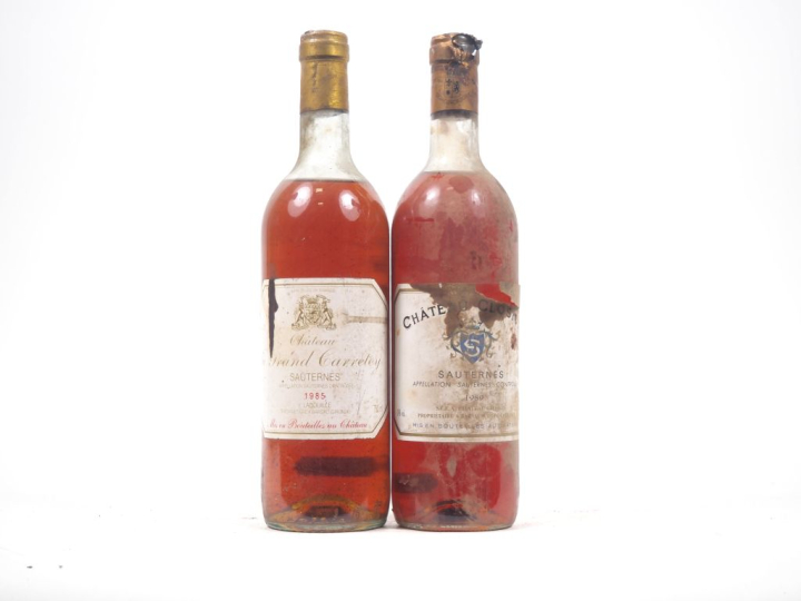 2 BOUTEILLES DE SAUTERNES : 1 CHÂTEAU DU GRAND CARRETEY - 1985 - MEP/E