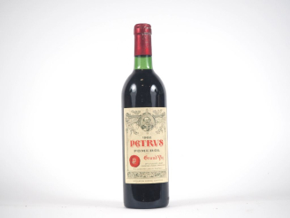 Vente aux enchères 1 BOUTEILLE PETRUS POMEROL - 1982 - BG/CAPS LÉGER ABIMÉE