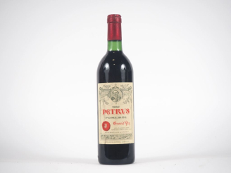 Vente aux enchères 1 BOUTEILLE PETRUS POMEROL - 1982 - BON NIVEAU/ETLS/CAPS TRÈS LÉGER CO
