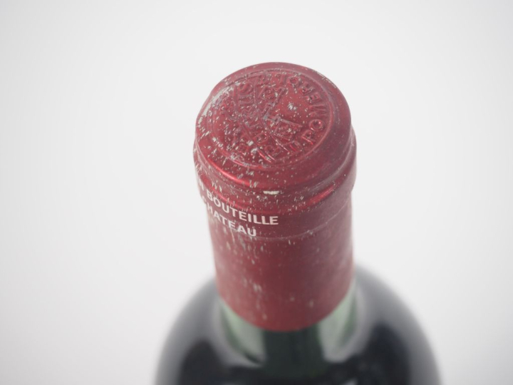 1 BOUTEILLE PETRUS POMEROL - 1982 - BG/CAPS TRÈS LÉGER CORRODÉE