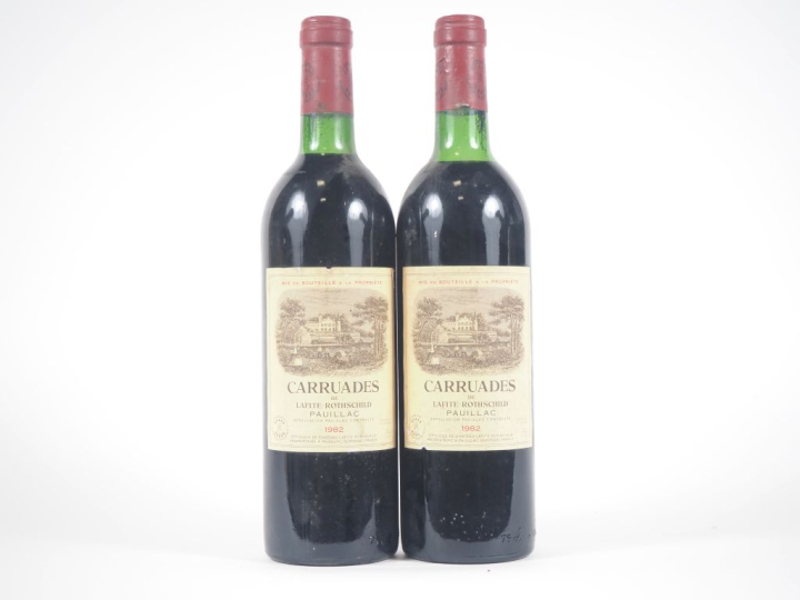 2 BOUTEILLES CARRUADES DE LAFITE PAUILLAC - 1982 - 1 BG/1 LB/ES/ELA