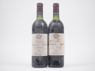 Vente aux enchères 2 BOUTEILLES CHÂTEAU SOCIANDO MALLET HAUT MÉDOC - 1982 - 2 BG/ES