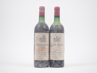 Vente aux enchères 2 BOUTEILLES CHÂTEAU MONTROSE GCC ST ESTÈPHE - 1983 - 1 BG/1 MEP/ES 