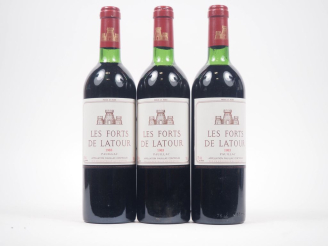Vente aux enchères 3 BOUTEILLES LES FORTS DE LATOUR PAUILLAC - 1983 - 1 BG/2 LB