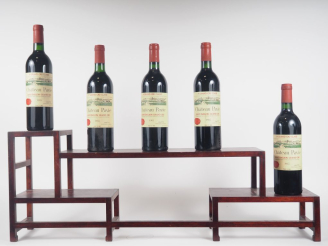 Vente aux enchères 5 BOUTEILLES CHÂTEAU PAVIE 1er GCC ST ÉMILION - 1985 - 3 BG/1 LB/1 ETL