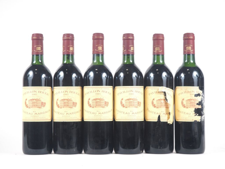 6 BOUTEILLES PAVILLON ROUGE DU CHÂTEAU MARGAUX - 1985 - 2 BG/3 LB/1 HE
