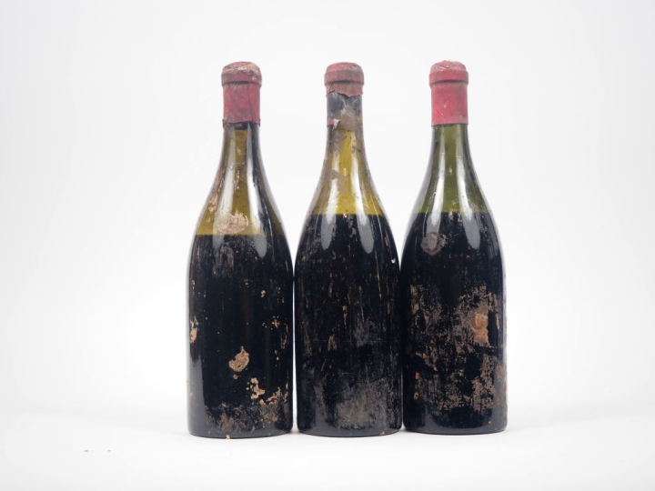 3 BOUTEILLES ALOXE CORTON - 1921 - PRÉSUMÉES/1 à 7,5 cm/1 à 7,2 CM/1 à