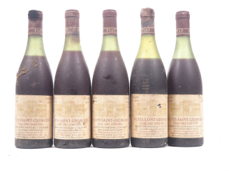 Vente aux enchères 5 BOUTEILLES NUITS ST GEORGES 1er CRU "CLOS DES CORVÉES" PIAT PÈRE   F