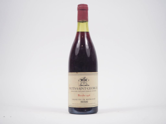Vente aux enchères 1 BOUTEILLE NUITS ST GEORGES NICOLAS - 1976 - 2,6 CM/ELS 