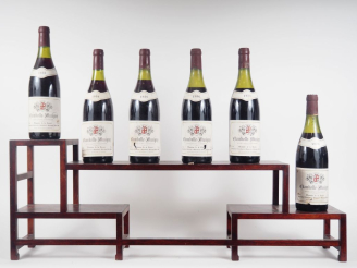 Vente aux enchères 6 BOUTEILLES CHAMBOLLE MUSIGNY DOMAINE DE LA TASSÉE - 1986 - 2,5 CM à 