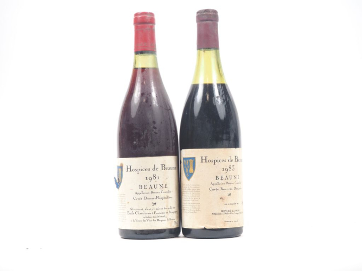 2 BOUTEILLES HOSPICES DE BEAUNE : 1 CUVÉE DAMES HOSPITALIÈRES - 1981 -