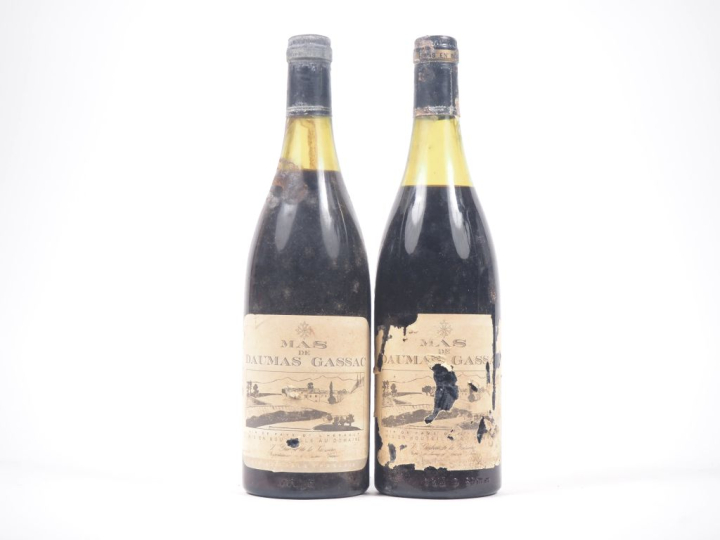 2 BOUTEILLES MAS DE DAUMAS GASSAC - MILLÉSIME ILLISIBLE - ES/EA 