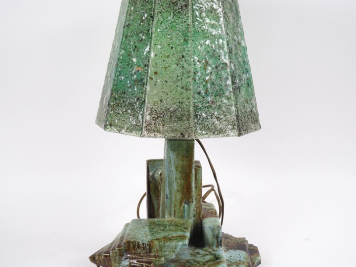 Lampe en céramique moderne à décor mêlé vert et brun, abat-jour en ver