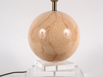Vente aux enchères Lampe années 70 de style Art Déco en verre à l'imitation du marbre et 