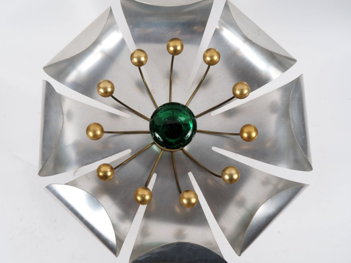 Plafonnier année 70 en métal chromé et doré figurant des pétales de fl